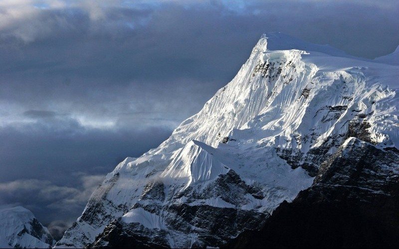 Snow peaked Annapurna mountain