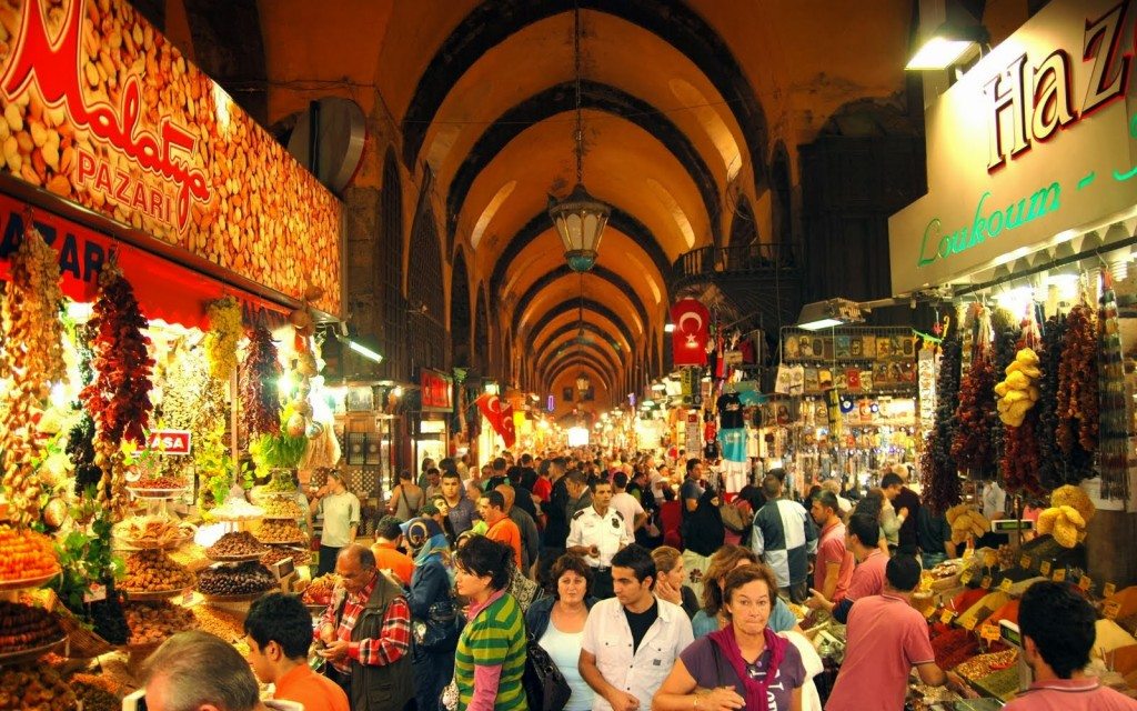 Gran Bazaar full of people