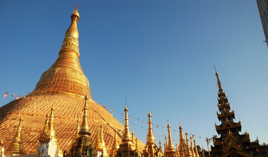 Shwedagon Pagoda by Thomas Schoch