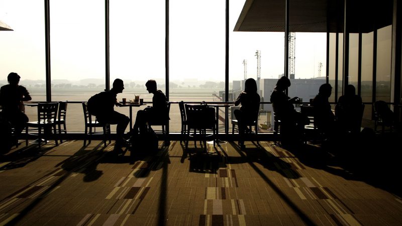 Read more about the article How To Survive Airport Layovers Without Spending Money