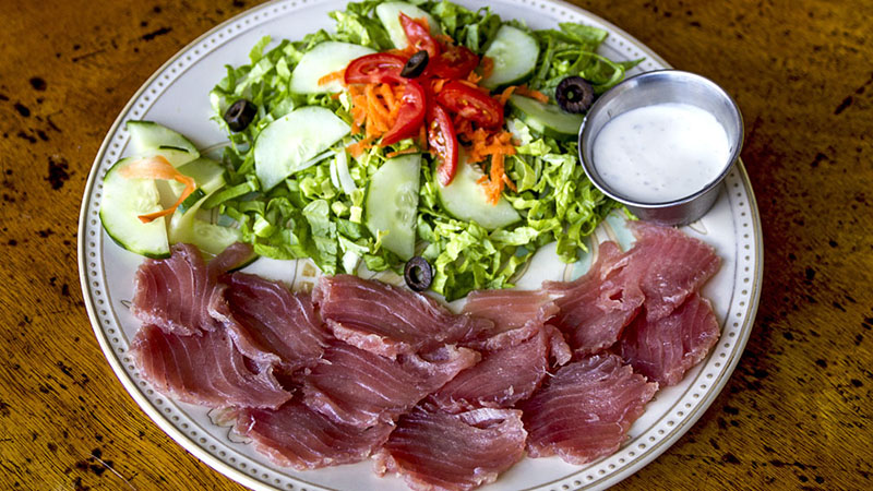 Yellowfin tuna sasami, fresh raw fish served with a green salad. Photo by Yvette Cardozo