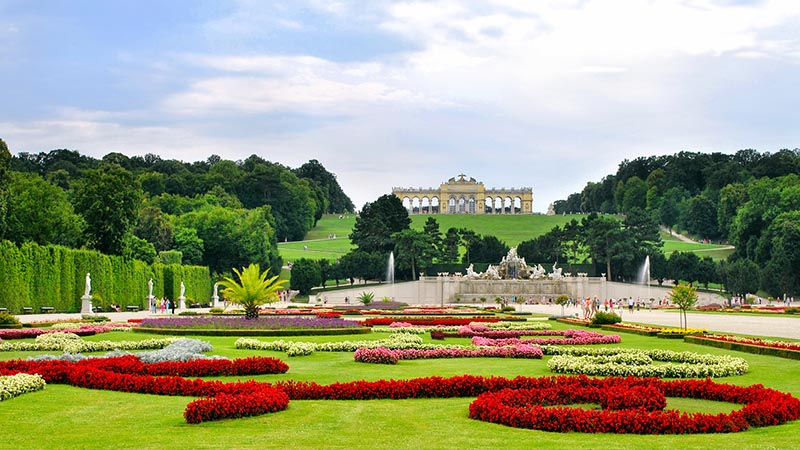 schoenbrunn palace gardens