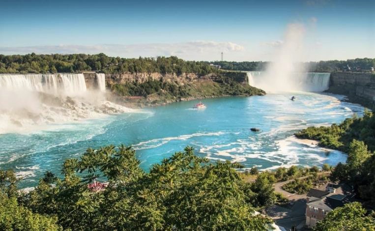 Amazing Views of Niagara Falls on the East Coast 