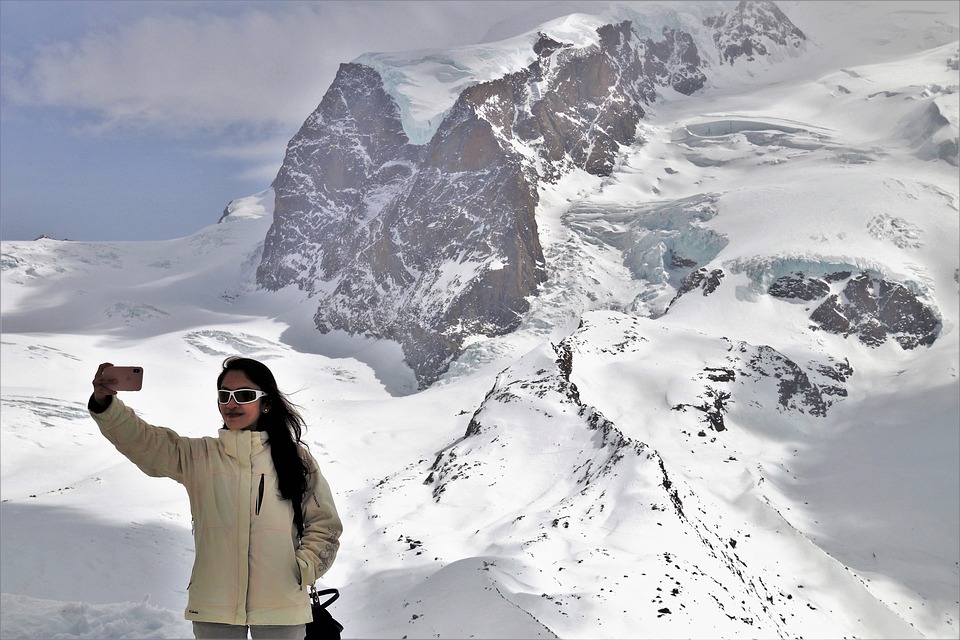 Group Tour Vs Solo Travel- Which one is for you?