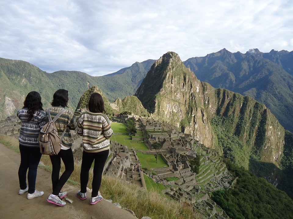 Group Tour Vs Solo Travel- Which one is for you?