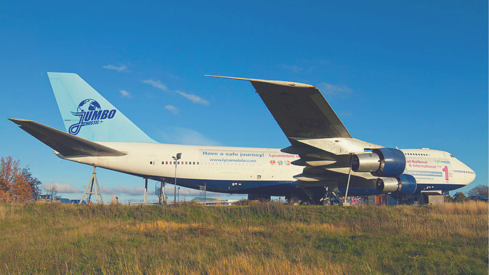 Jumbo Hostel, a hostel in a grounded plane