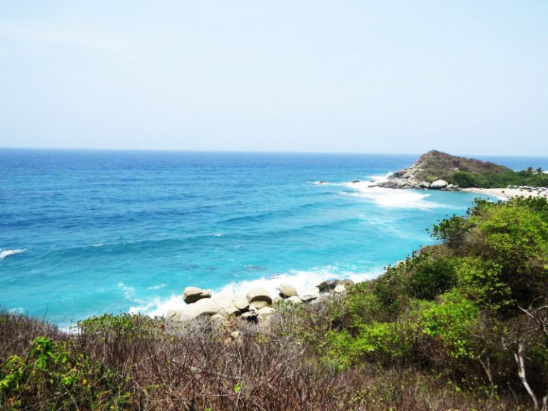 Green trees and blue seas in Tayrona National Park