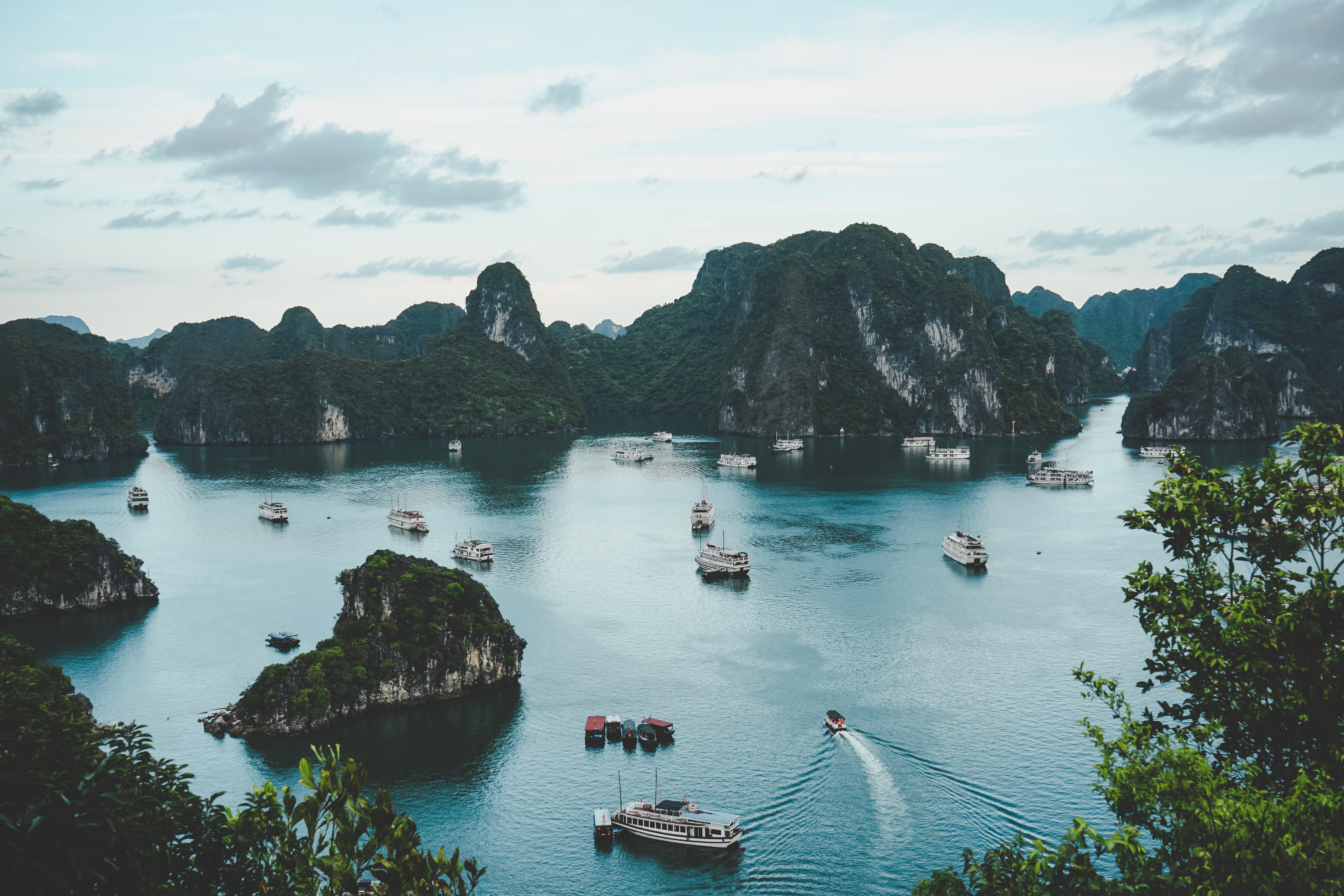 Read more about the article A Traveller’s Guide to Halong Bay, Vietnam
