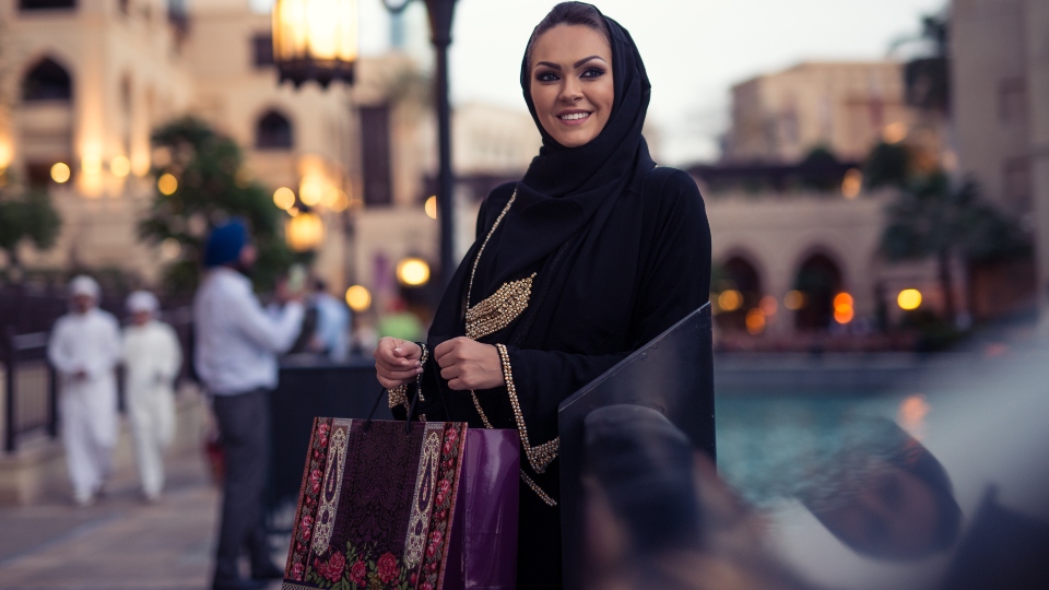 Muslim woman enjoying shopping time in the city.