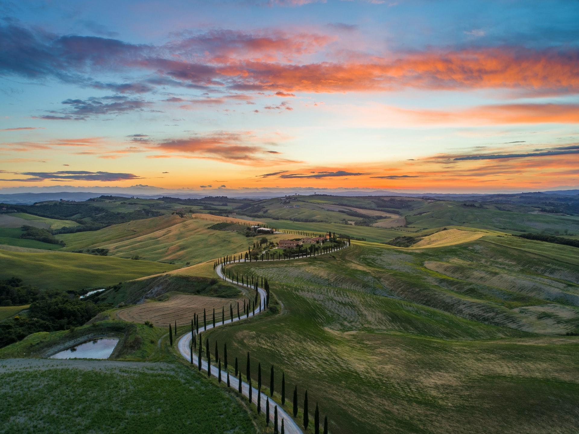 Read more about the article 10 Enchanting Destinations For Your First Anniversary