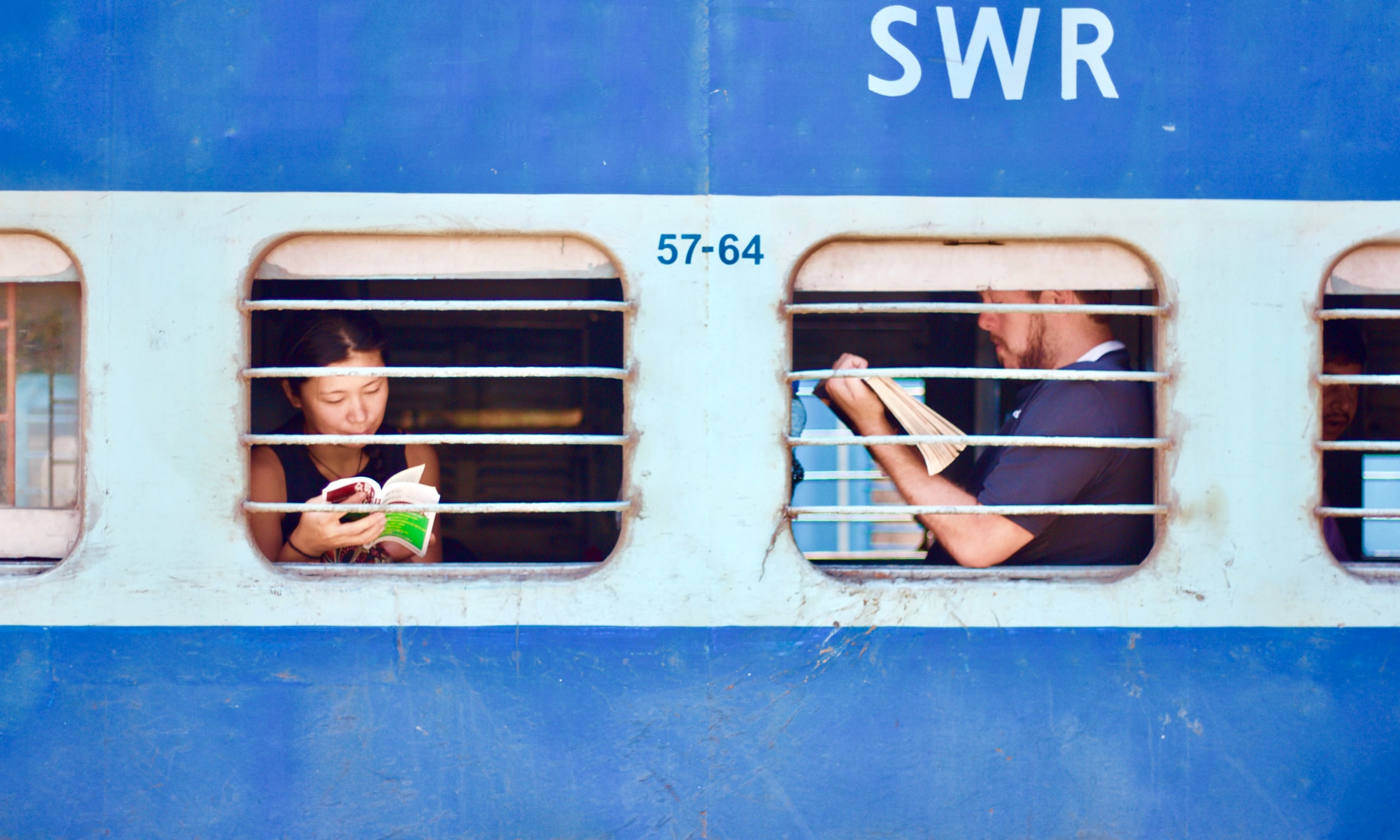 You are currently viewing Top 5 Books to Add to Your Beach Bag