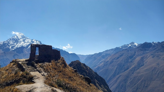 inti punku sun gate peru machu picchu