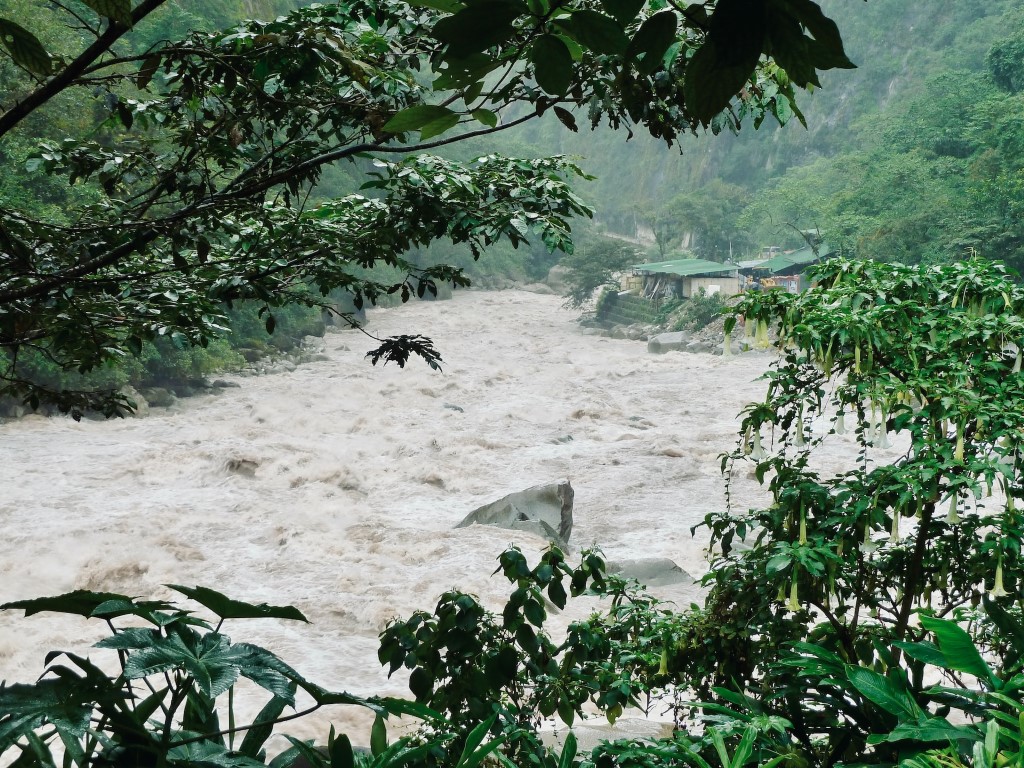aguas calientes river peru