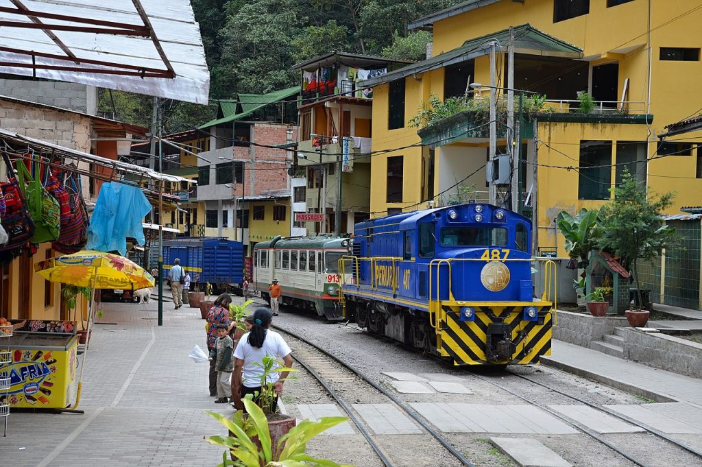 train in aguas calientes peru