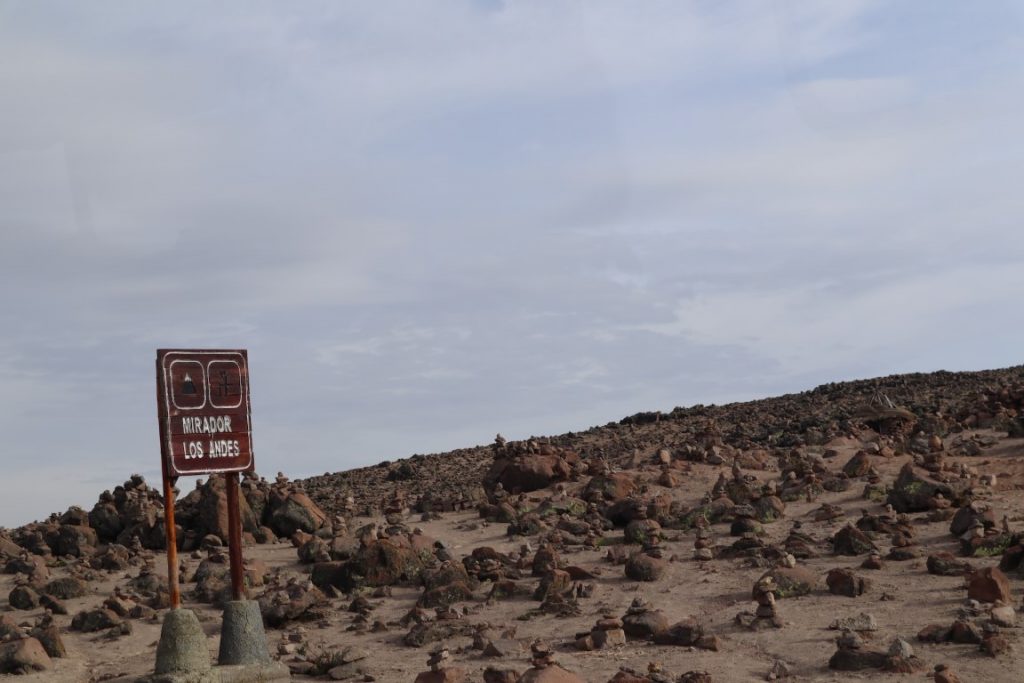 mirador los andes colca canyon sign