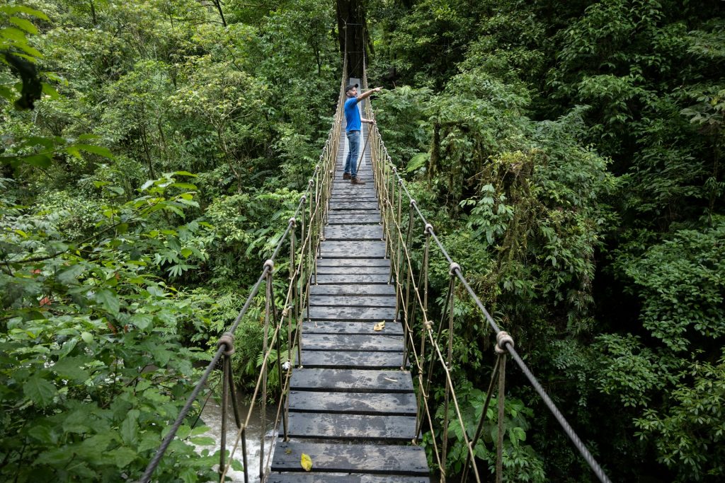 costa rica bridge vacation