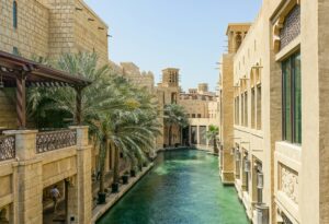 Read more about the article 10 Places To Visit in Dubai With Kids For A Fun Vacation
