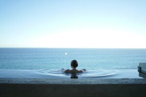 Read more about the article Holiday in Style Without Breaking the Bank: 5 Savvy Tips