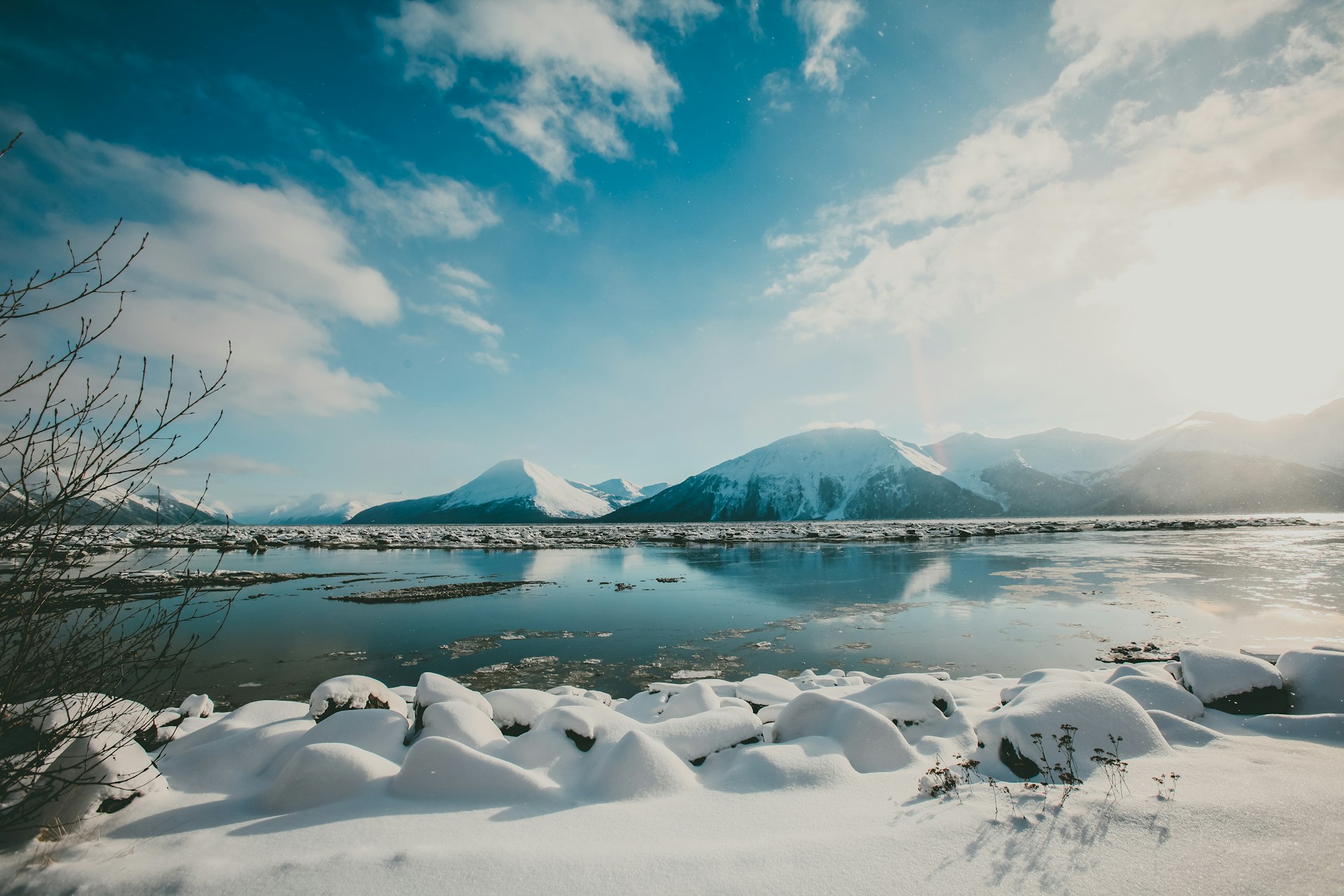 You are currently viewing Exploring Alaska’s Wild Beauty with Safety in Mind