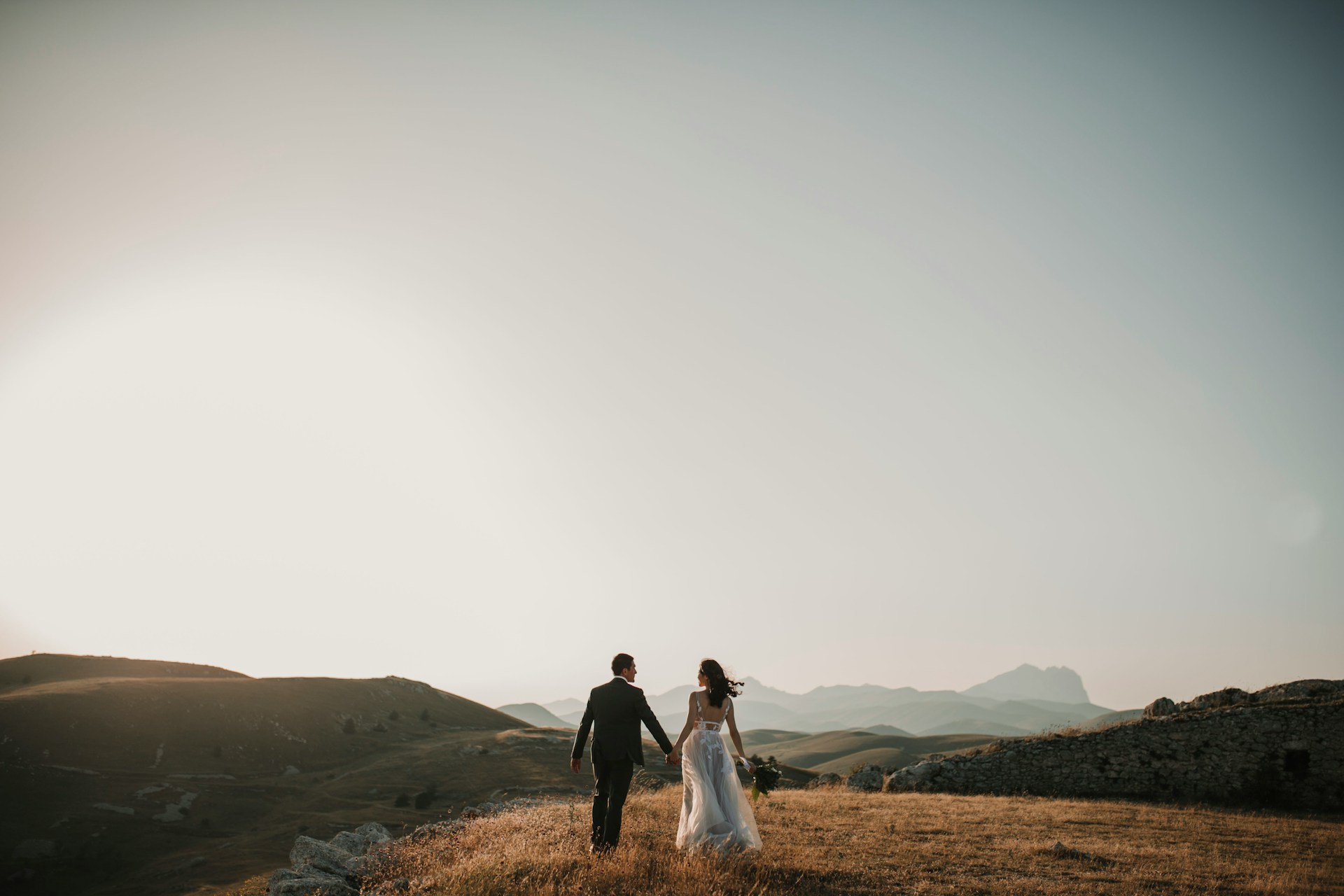 You are currently viewing Love in Transit: A Guide to Stunning Photo Books of Destination Weddings