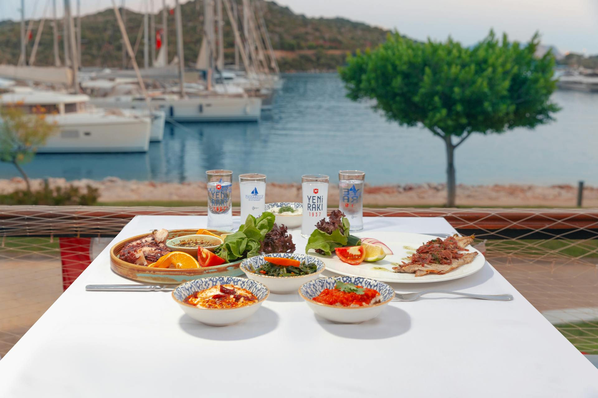 You are currently viewing Healthy Travel Tips: How to Enjoy World Cuisine While Maintaining Your Target Weight