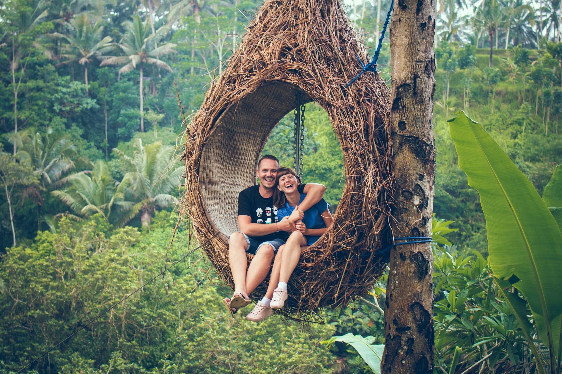 You are currently viewing How Traveling Makes You Happy: Unpacking the Joy of Exploring the World