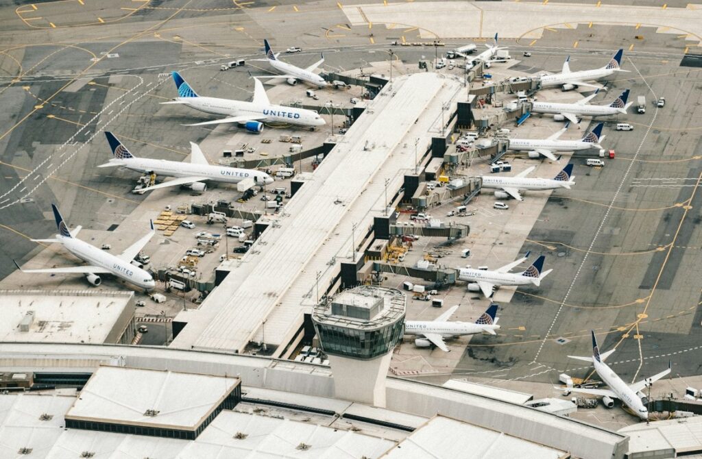 airplanes in newark airport