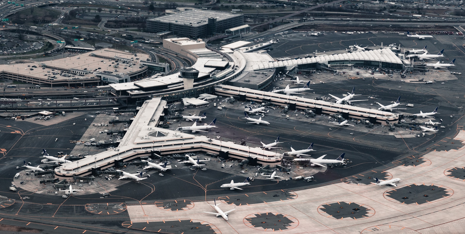 You are currently viewing Maximize Your Newark Layover: Top Things to Do for 5 to 12 Hours at Newark Airport