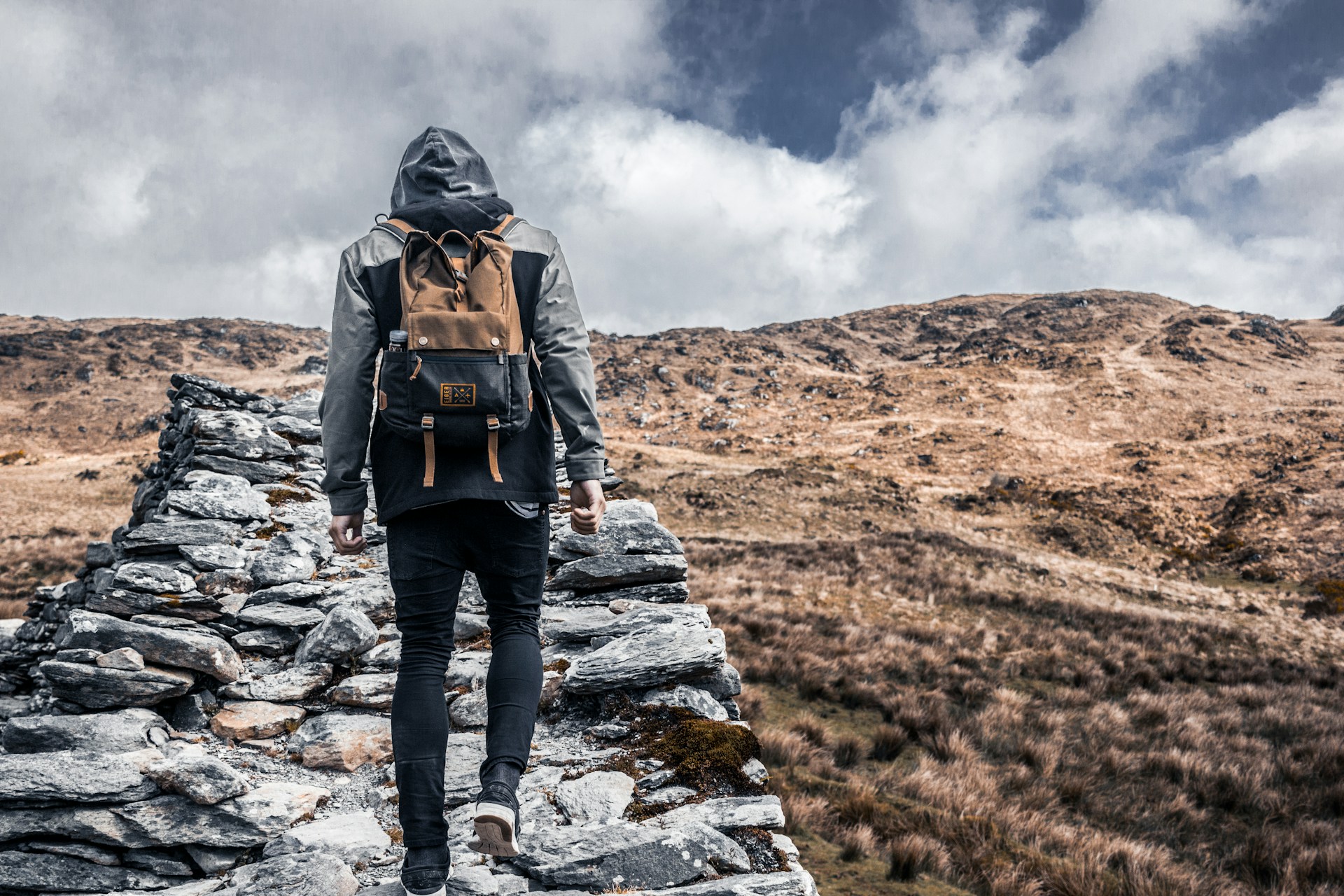 Read more about the article Step Strong: Why Proper Leg Support is Essential for Safe and Enjoyable Hiking