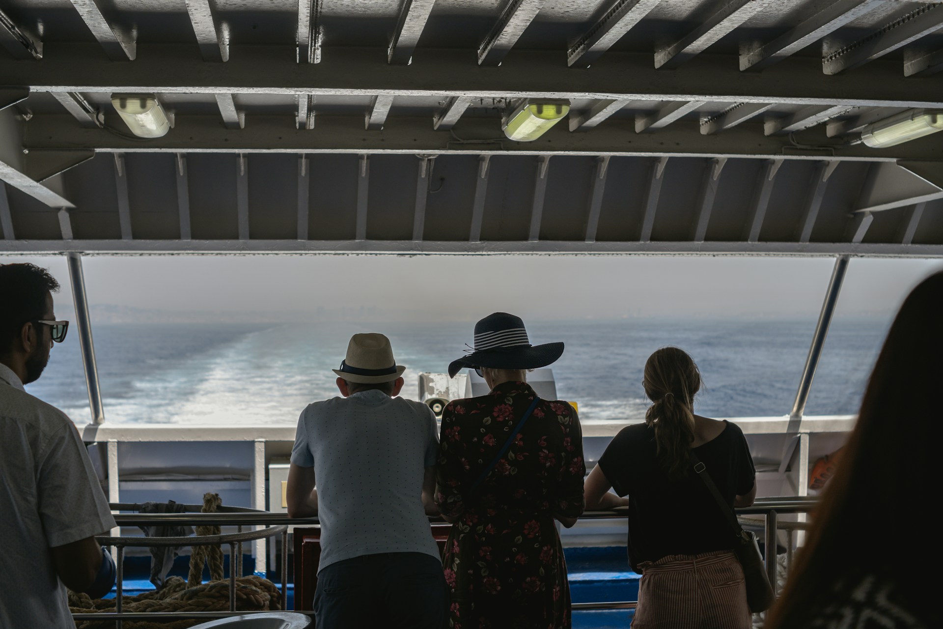 You are currently viewing Career Paths for Extroverts Who Want to Travel the World
