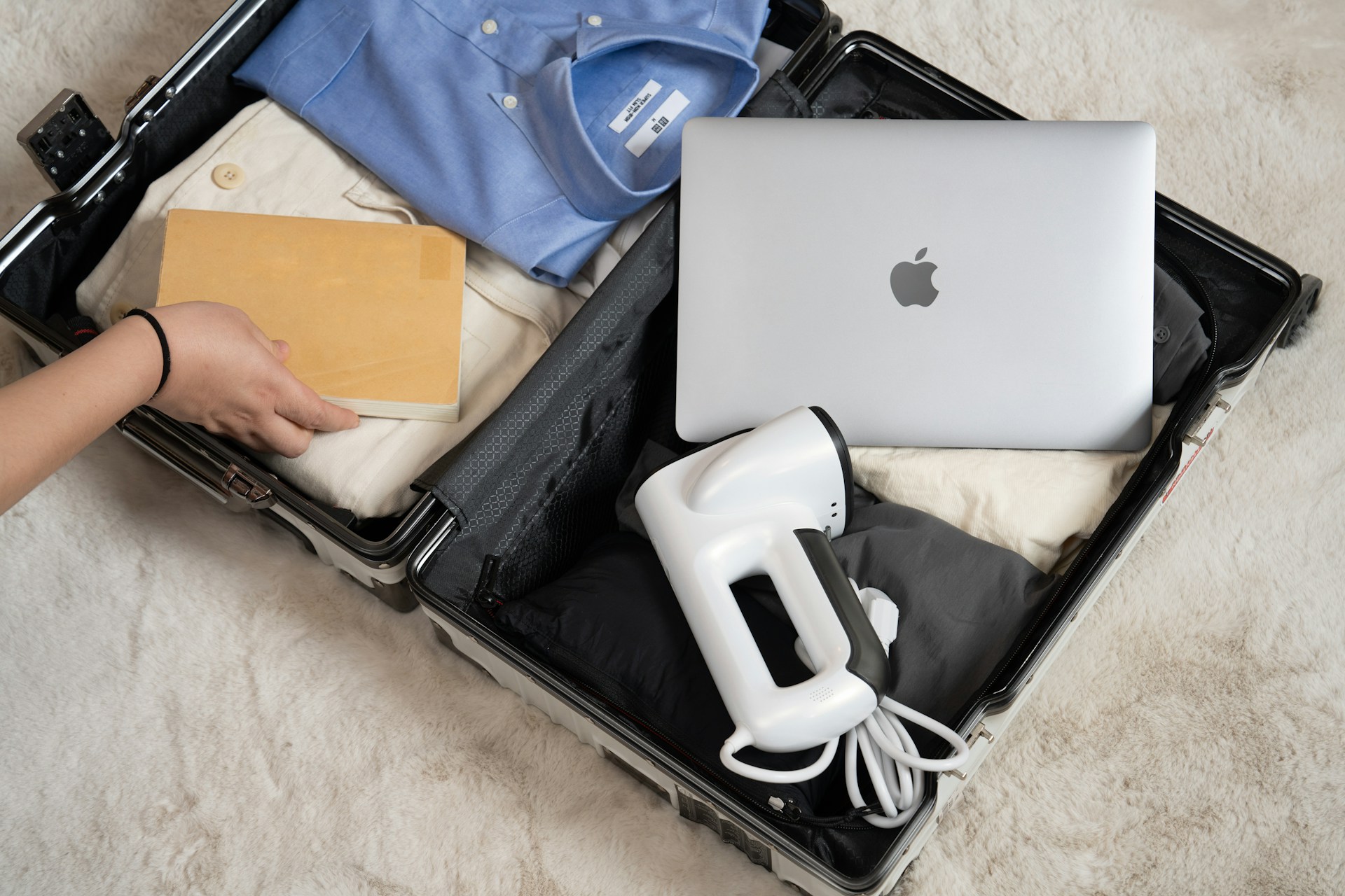 You are currently viewing Minimalist Travel Packing Hacks: How to Fit Everything You Need