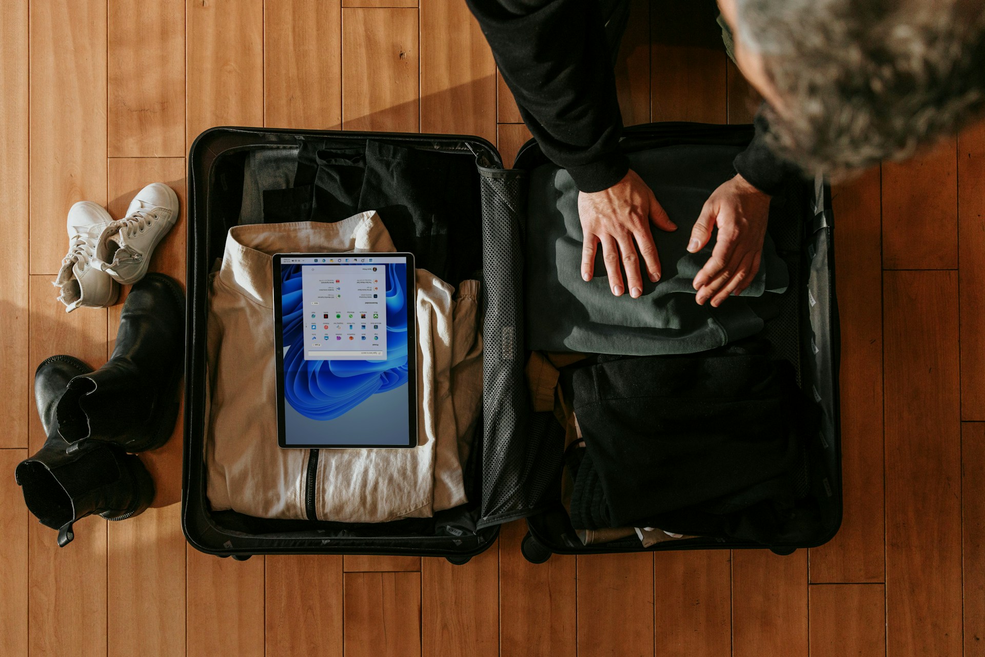 You are currently viewing Packing Light: Essentials That Still Spark Joy