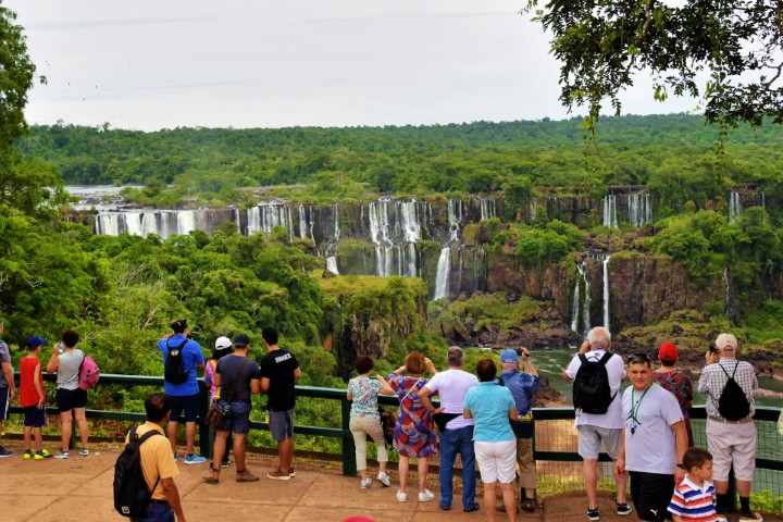 iguazu tourists