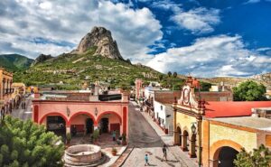 Read more about the article Peña de Bernal: A Guide to Mexico’s Magical Monolith