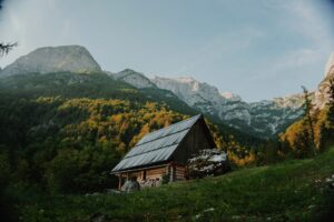 Read more about the article How to Plan the Perfect Mountain Cabin Getaway: A First-Timer’s Guide
