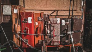 Read more about the article Travel Backpack or Suitcase? The Ultimate Guide to Bags for Your Next Vacation