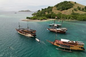 Read more about the article Exploring the Elegance and Beauty Indonesia on a Yacht Charter